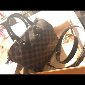 Authentic Louis Vuitton Speedy 25 handbag w/ strap